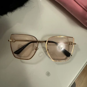 Glasögon - Modeglasögon utan färg från shein, aldrig använda, pris kan diskuteras!💖