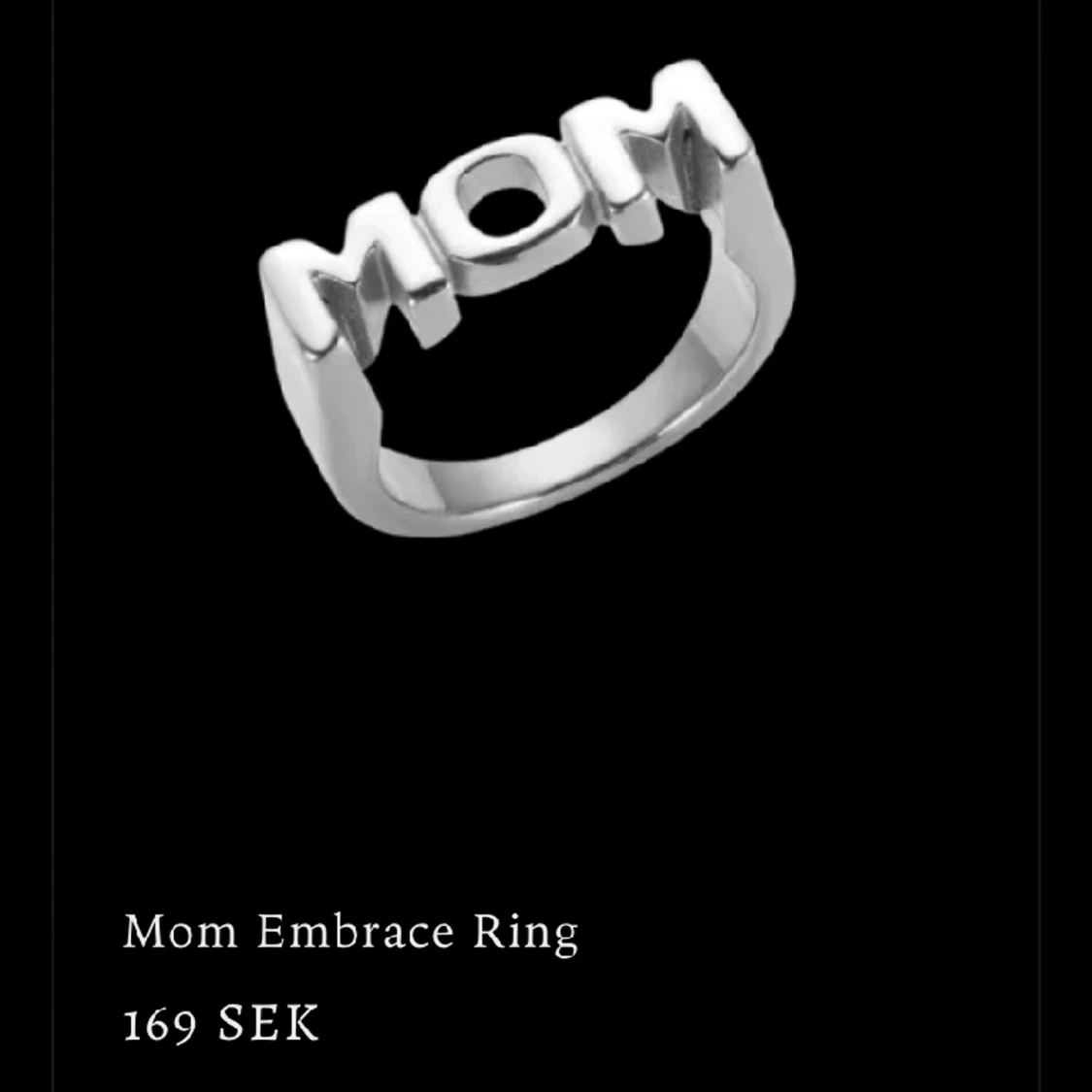”MOM” ring