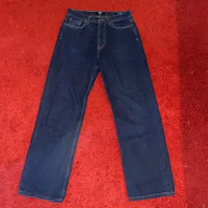 Mörkblåa jaded London jeans, väldigt bra skick, supersnygg passform