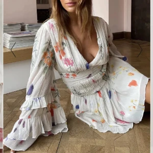 Klänning - Intressekoll på denna otroliga klänning!!! Den är använd en gång endast så i nyskick💕💕🫶🏻