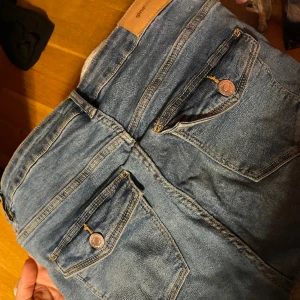 Gina jeans - Säljer mina Gina jeans då de ej kommer till användning längre, använda fåtal gånger men är för långa