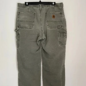 Carhartt dubble knee  - Säljes för de va för stora 550kr 