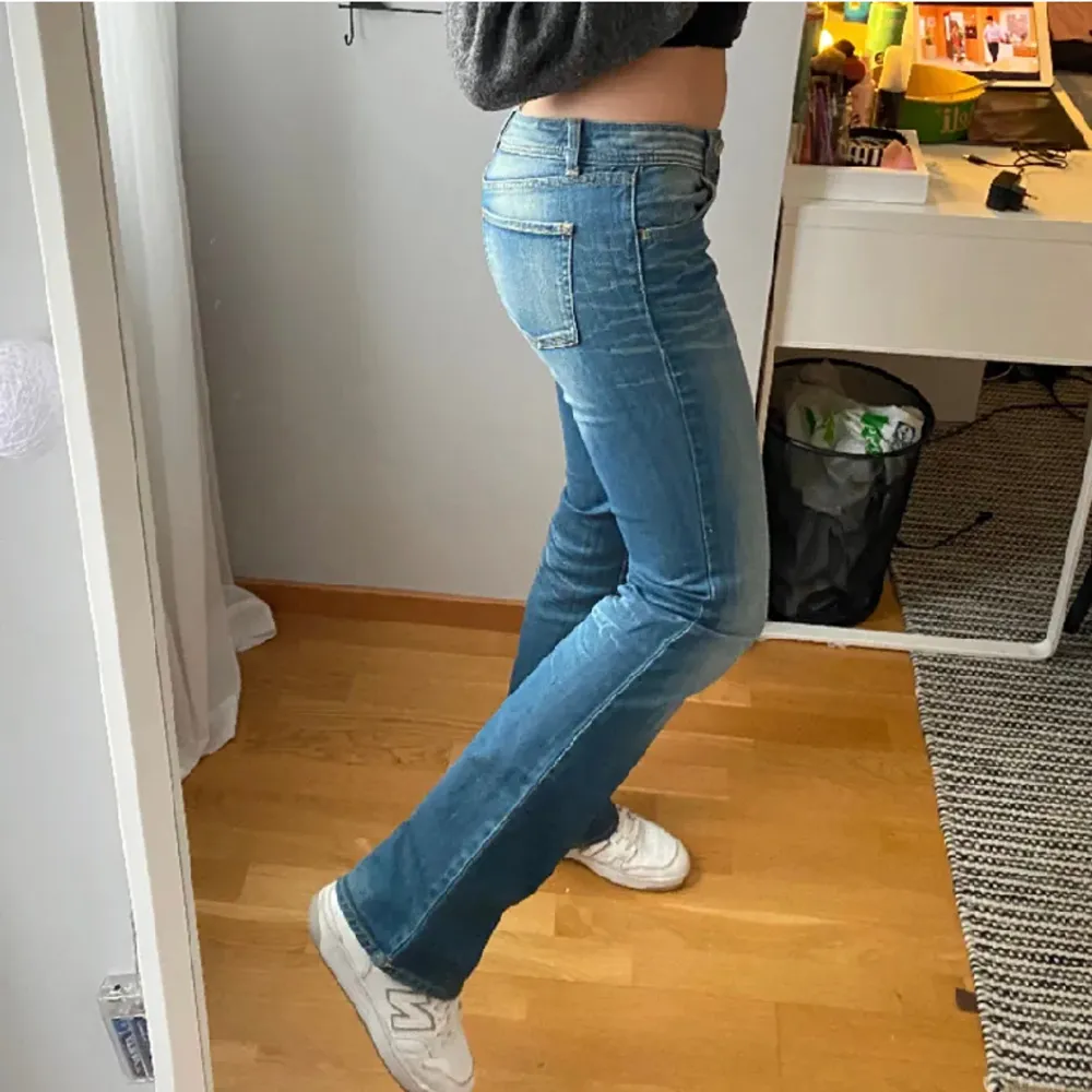 De perfekta jeansen som passar till ALLT!😻skulle säga w26 l34. Jeans & Byxor.