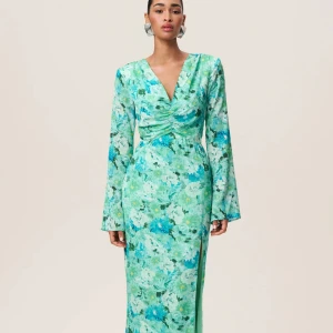 Adoore Foggia dress  - Helt ny och oanvänd Adoore klänning Foggia dress i stl 42