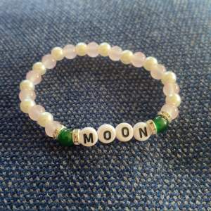 Två fina vänskaps armband med motiven ”moon” och ”sun”💗110kr för båda 💗säljs ändast tillsammans 💗