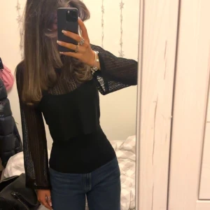 Tröja  - Jag säljer nu denna superfina tröja som är ihålig. Köpt på Only för 3 månader sen men aldrig använd! 