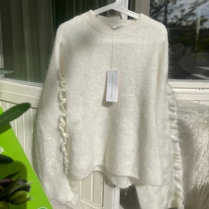 Sticlad tröja - Stickad mohair tröja från arket🤗 helt oanvänd med prislapp kvar. Nypris 990kr