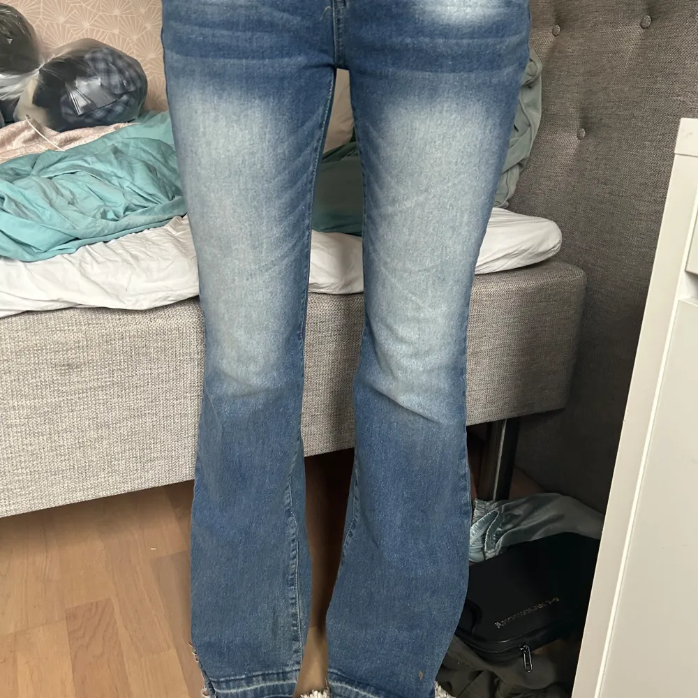 Low waist bootcut jeans. Passar 34/36. Jeans & Byxor.