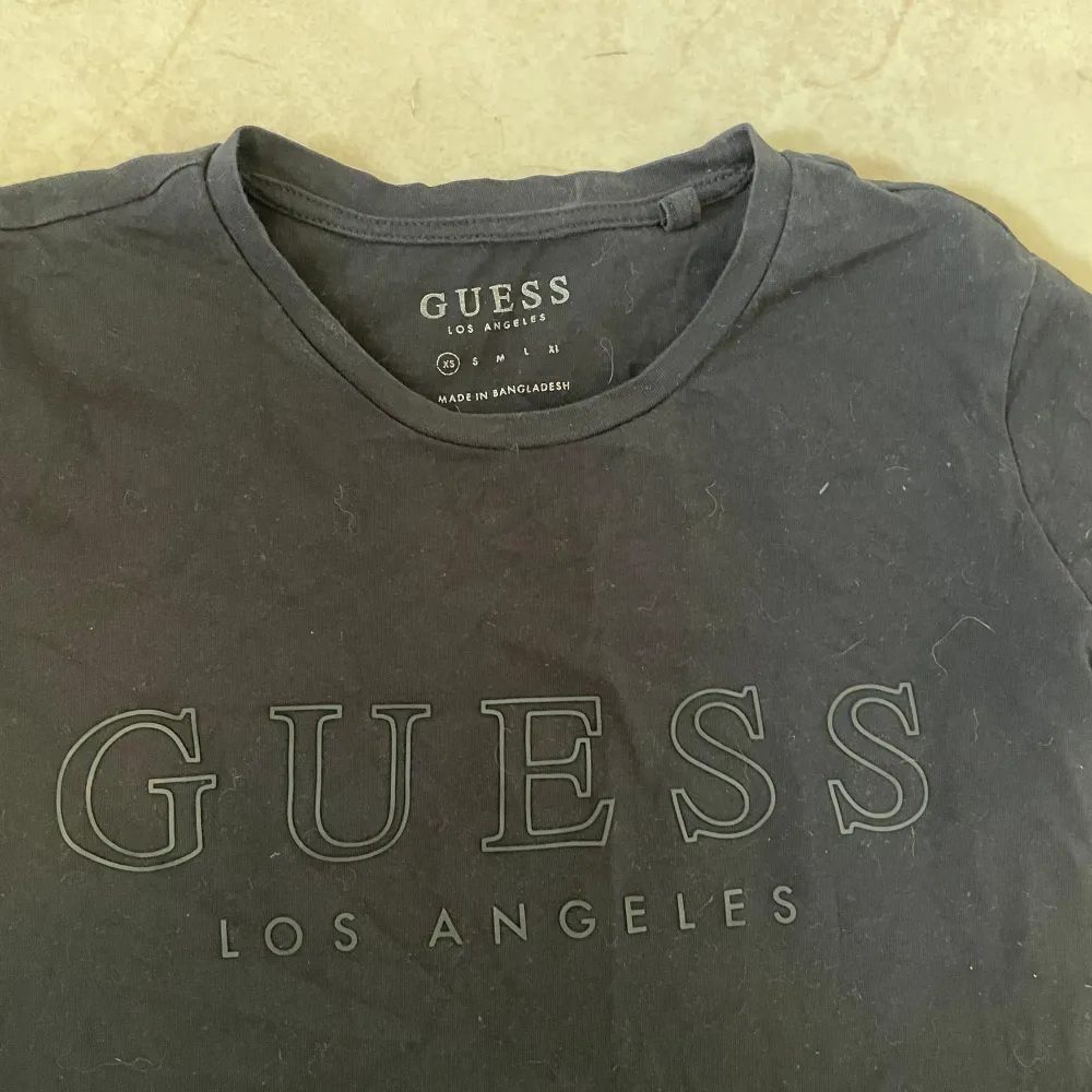 Guess tröja, köpte förra sommaren💕 . T-shirts.