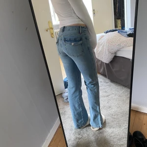 Jeans - Säljer nu de trendiga lager 157 jeansen🙌🏻dem är använda en gång och nypris är 400kr
