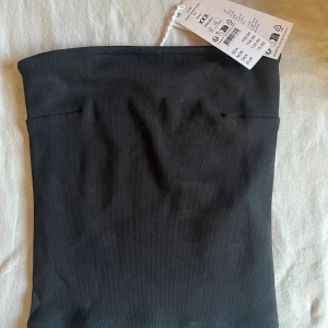 Tub topp - Köpt för 160kr, helt slutsåld på hemsidan, sitter snyggt men köpte fel storlek.