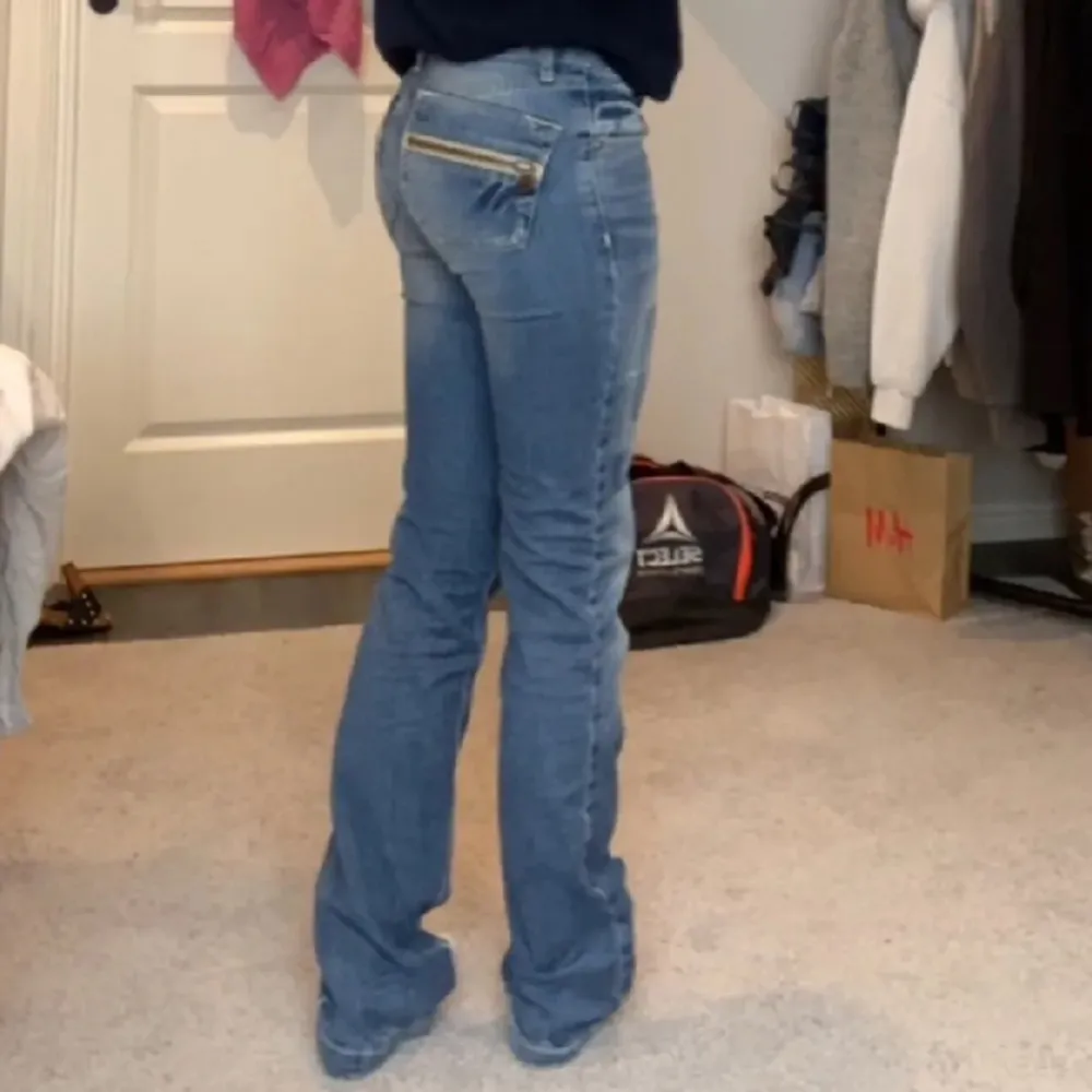 Så snygga vintage jeans, lånmidjade och bootcut!❤️ strk 36. Jeans & Byxor.