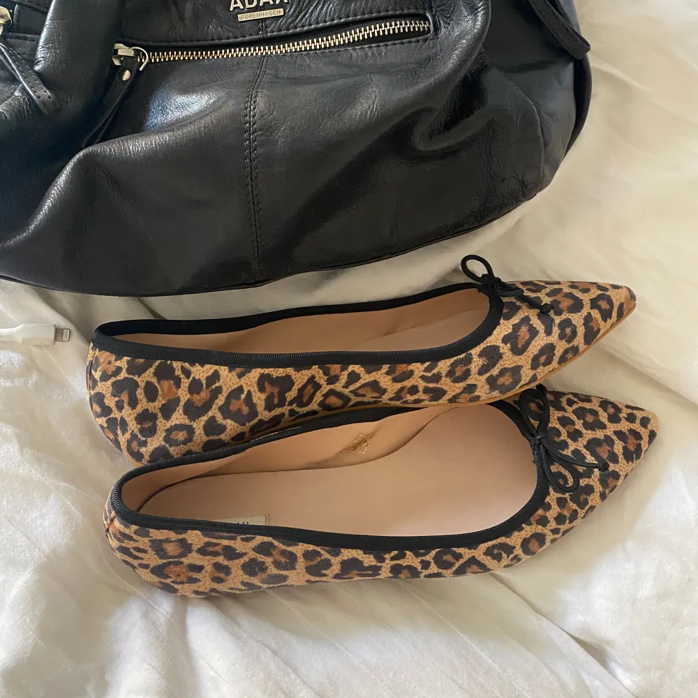 As snygga leopard ballerina skor, säljer då de tyvärr var försmå för mig💓💓. Skor.