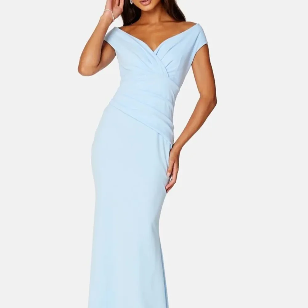 Säljer min jättefina ljusblå balklänning, endast använd en gång och är som ny! 🩵. Klänningar.