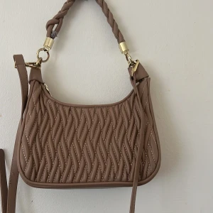 Väska - Jätte fin väska axelväska