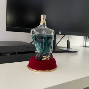 Jean Paul Gaultier le beau edt.  - Jag säljer än le beau edt. Nypris runt 900-1000. Ungefär 50-55ml kvar. 600-650kr