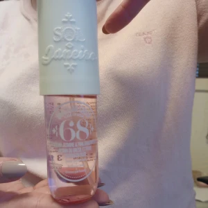 Sol de Janeiro  - Säljer denna 90ml Sol de Janeiro. Den är nästan full och köptes för ca 2 veckor sen. Säljer då vi inte tyckte om lukten. Säljer den för 220kr. Köptes på kicks för 300kr! 