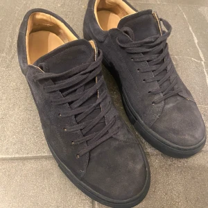 Myrqvist  - Tja säljer dessa feta Myrqvist skor nu, pga att dom inte passar mig. Skorna är inte använda mycket och är i 9/10 pga skadan bak på skon. Men skadnan går enkelt att reparera och syns inte mkt! Hör gärna av dig om du har några fråga och funderingar :)