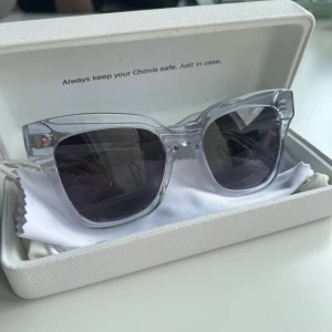 CHIMI 005 litchi - Mycket bra skick, knappt använda. Ljusblå/grå