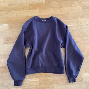 Brunfärgad tröja - Mycket bra skick Använd fåtal gånger Bra kvalitet