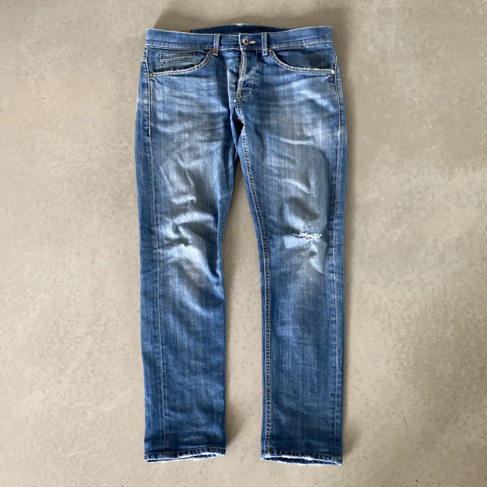 Säljer nu mina dondup jeans som är i bra skick, 9/10. Modellen är George. Om du har någon fundering så är det bara att skriva.   . Jeans & Byxor.