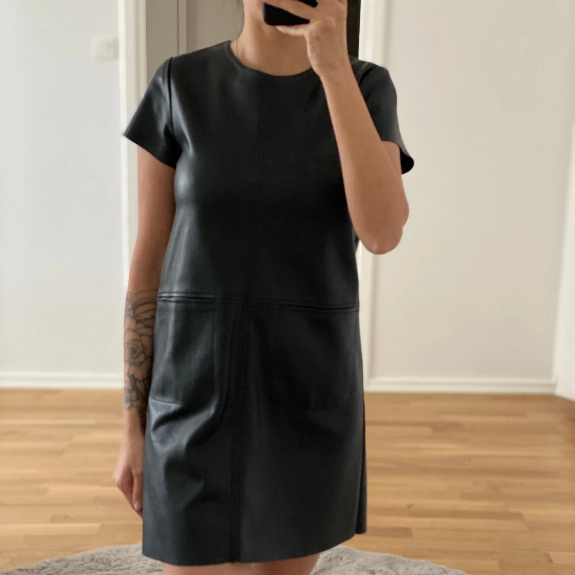 Svart miniklänning  - 90