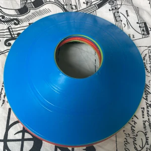 Koner - 10st koner i 6 olika färger. Nästan helt oanvända😊  Pris kan diskuteras