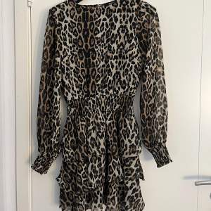 Leopard klänning från Gina tricot, använd få gånger 💕