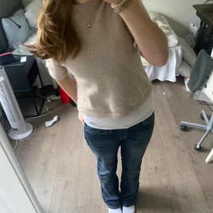 ESPRIT Jeans - Säljer mina jättefina flared jeans ifrån esprit, de är köpte secondhand och knappt använda💕