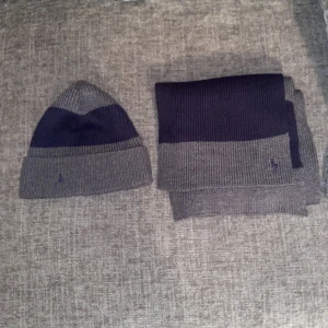 Polo Ralph lauren mössa och halsduk  - One size polo mössa och halsduk helt ny har inte ens används en enda  gång original pris är 3400kr 
