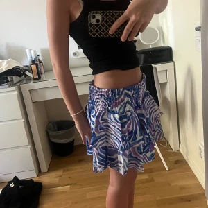 Volangkjol  - Jättesnygg volangkjol från CC, säljer då den inte kommer till användning 