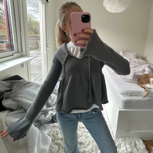 Unik stickad hoodie - Jättefin stickad hoodie från Odd Molly, i jättebra skick🤍🤍