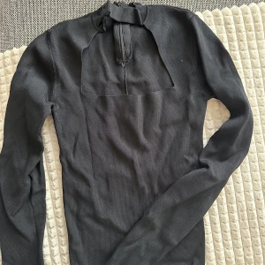 Halterneck topp ifrån zara - Storlek: S