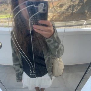 Jeansjacka🙌 - Jättesnygg jeans jacka i kamouflage💘💘