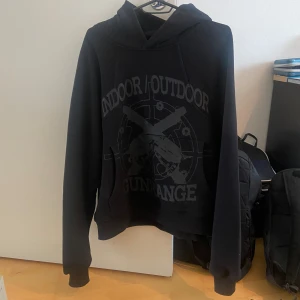 Vicinity hoodie - Säljer min oanvända vicinity hoodie då jag söker annat. Kvitto finns:) 