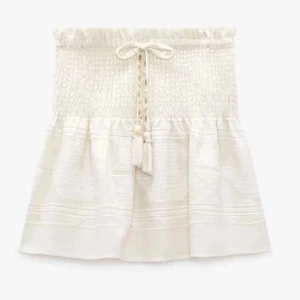 Zara kjol - Jättefin zara kjol. Perfekt till sommaren. Helt oanvänd, lappen sitter även kvar.