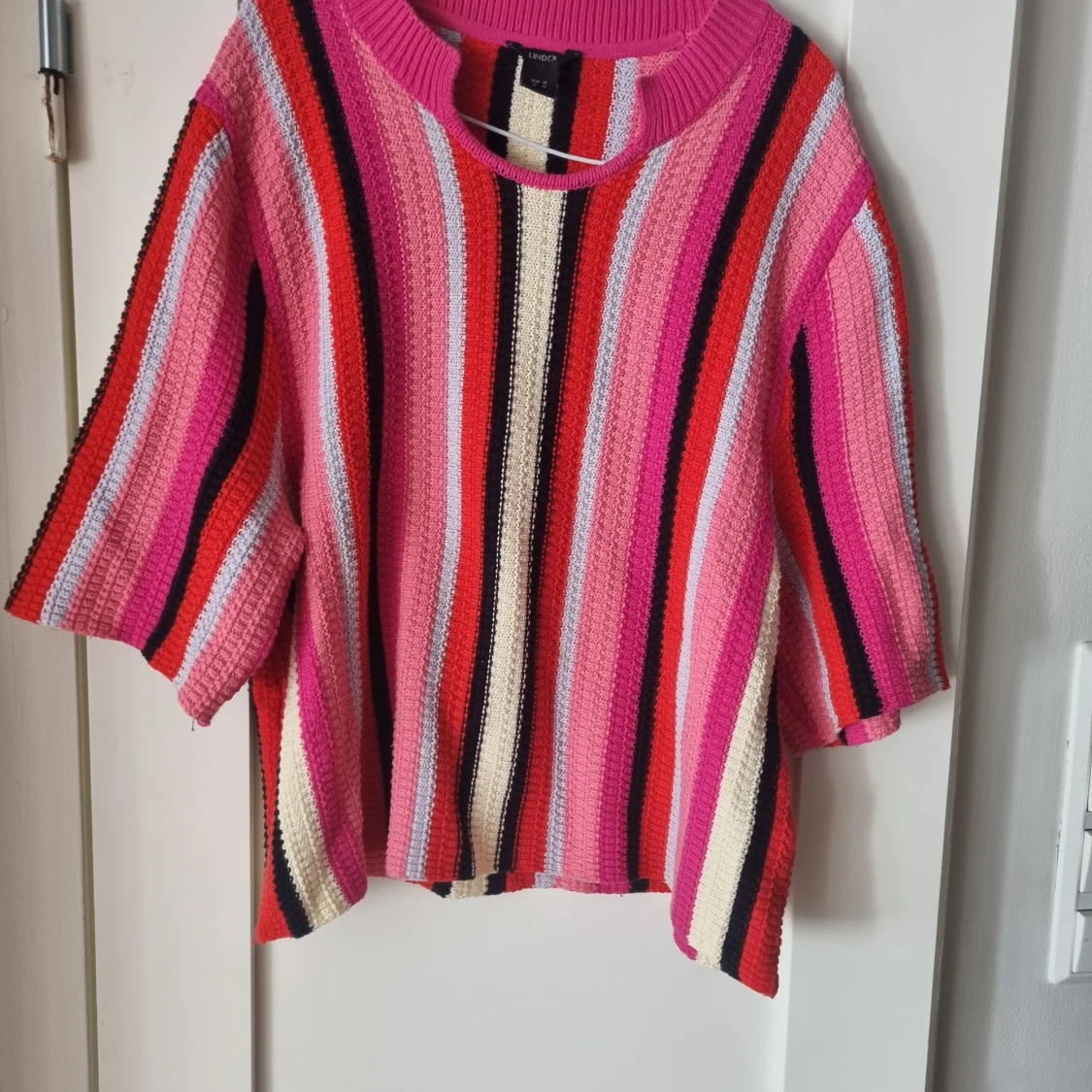 Färgglad top stl M! Fint skick.