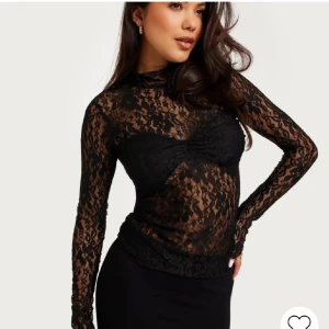 Spets topp - Spets topp från nelly som tyvärr inte passade💕Bilderna är tagna från deras hemsida😊