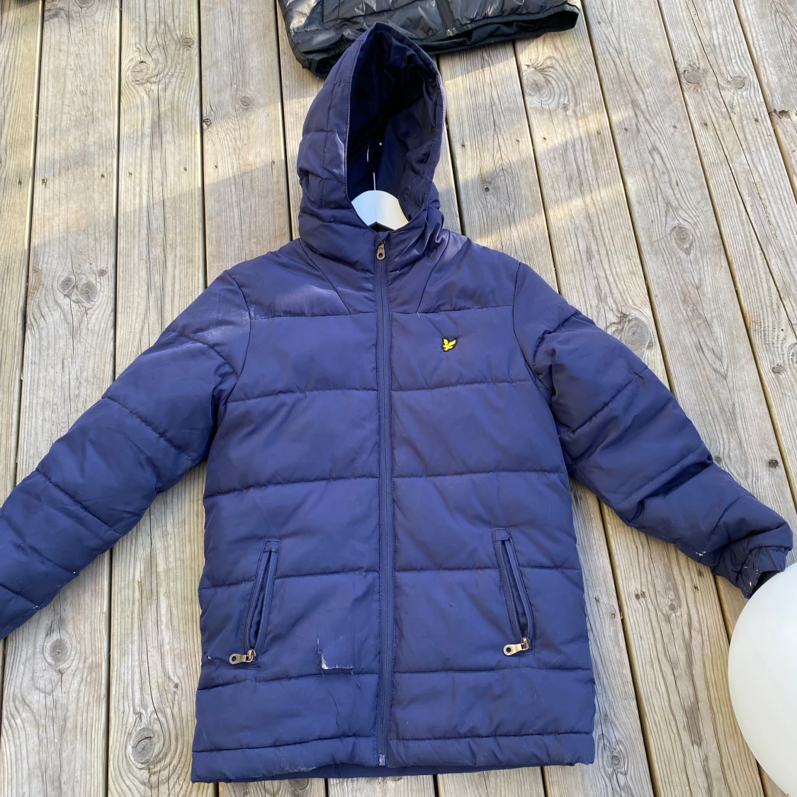 Säljer en blå Lyle&scott dunjacka då den ej används längre 