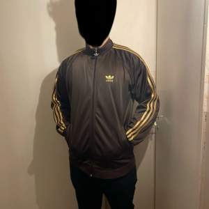 Adidas tröja  XXL (XL) Skick 9 av 10 Vintage 