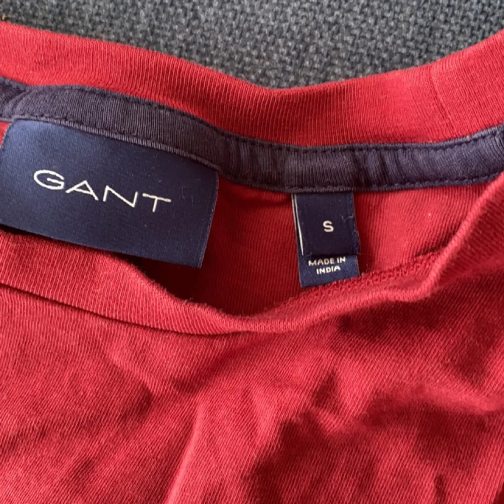 En sparsamt använd  Gant T-shirt . T-shirts.