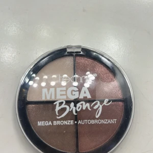 Bronzer - En glowig Bronzer palett från technic!❤️Den är inte glittrig det bara ser ut så i ljuset🤩endast testad fåtal gånger 