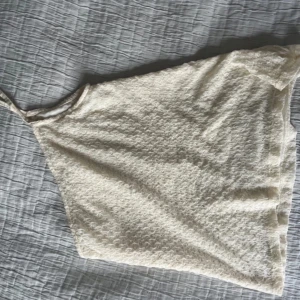 Off shoulder topp - Cool one / off shoulder topp. 