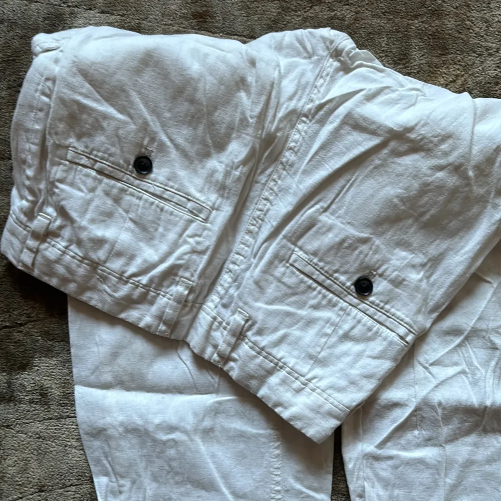 Ett par linne-byxor från H.M och dem e faktiskt från mänavdelningen!! Men passar mig fint till sommaren!!☀️🌤️🌇🥵. Jeans & Byxor.