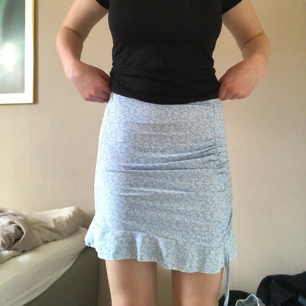 Fin ljusblå kjol från shein i storlek S💕. Kjolar.