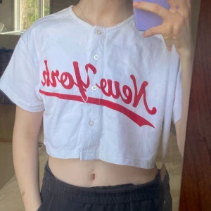 New York yankee baseball crop tee  - Croppad New York t-shirt från pull and bear. Endast testad, nypris runt 150-200kr   