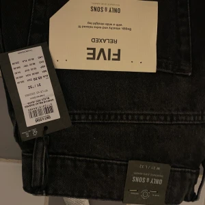 Jeans - Köpta från ASOS men aldrig använda då dom var för stora. Kan skicka bild på hur dom sitter om någon vill se👍