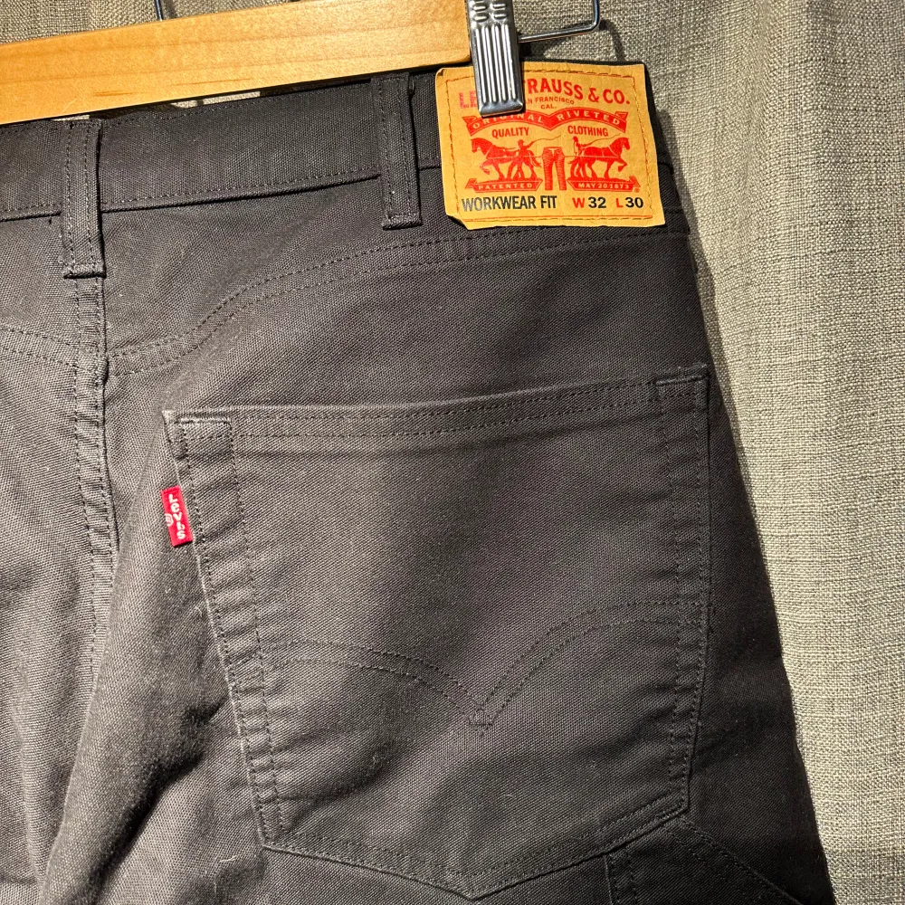 Jeans från Levi’s använda ett fåtal gånger! Workwear fit Storlek W32 L30. Jeans & Byxor.