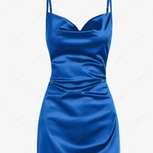 Blå klänning - Säljer denna super fina klänning, använd 1 gång. Super fint skick men kommer inte till använding