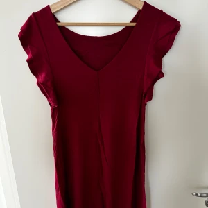 Röd klänning - Fin röd klänning i bra skick